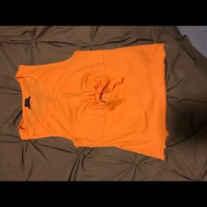 🧡2/$13 NWOT- Tie-front crop top